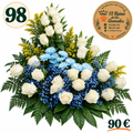Centro de flores nº98 con rosas blancas, crisantemos azul claro, paniculata azul, flores amarillas y helechos